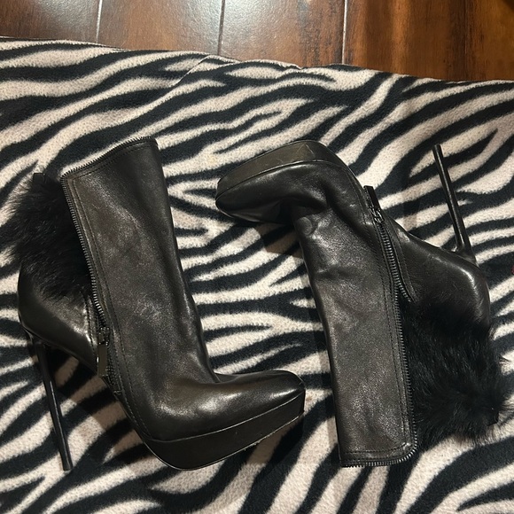 Rachel Zoe Black leather and faux fur Heeled Boots Sleek Design - Picture 3 of 6